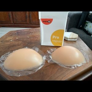 Adhesive sticky bra with front clip size D